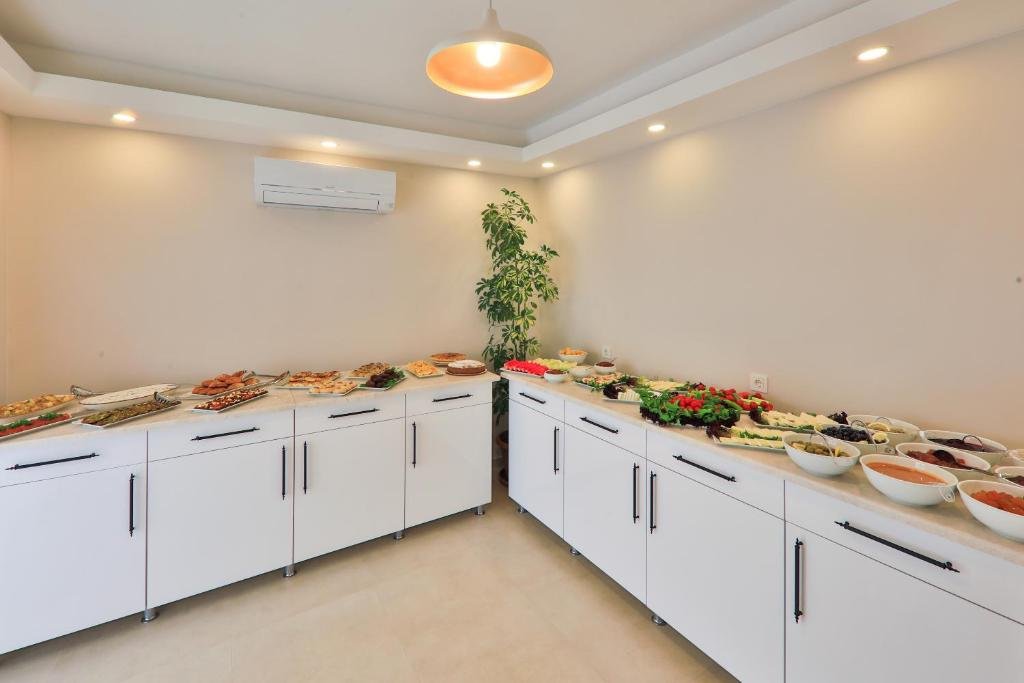 Каш: Lora Kas Otel
