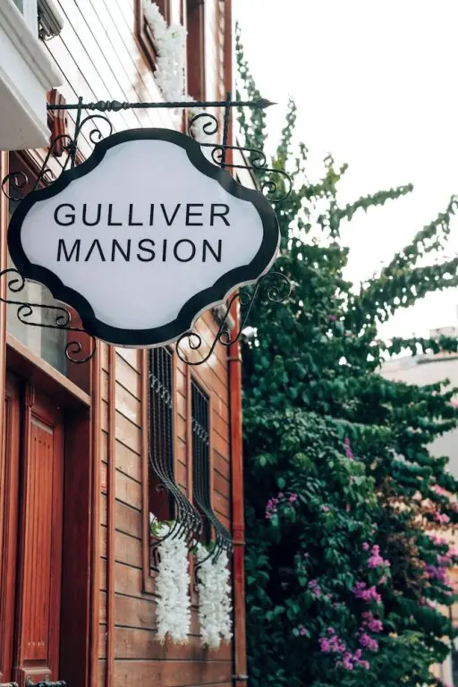 Gulliver Mansion Hotel — фото 1