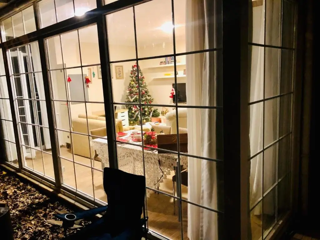 Стамбул: Lovely Escape House in a Frame with Garden
