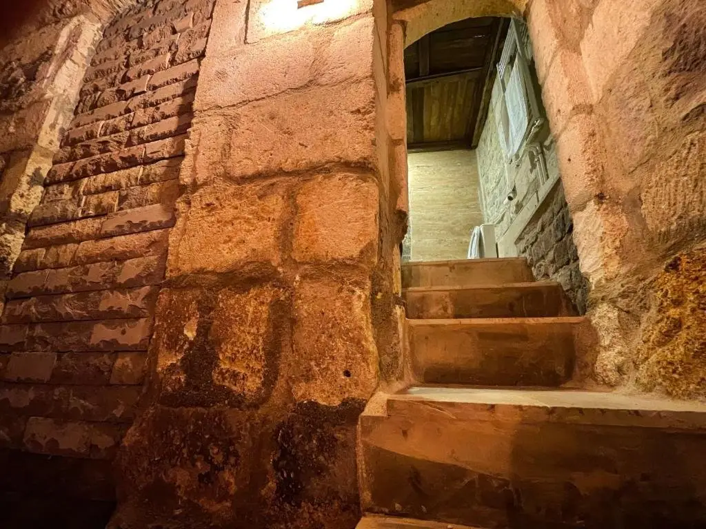The Cave House — фото 1