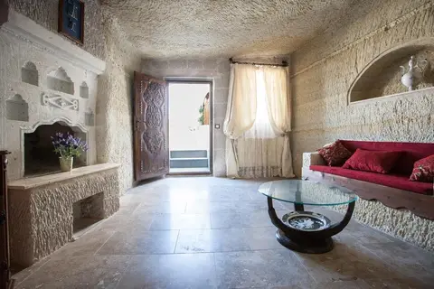 Suzanas Cave Hotel — фото 1