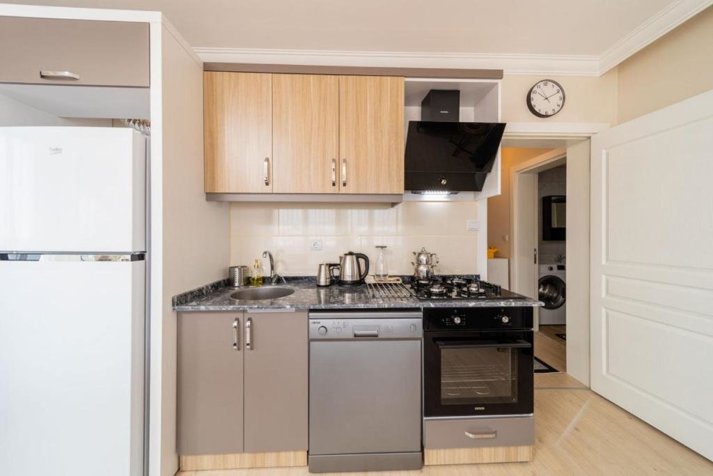 Анталья: Lovely Flat 2 km to Lara Beach in Muratpasa