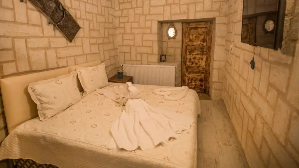 Учисар: Antik Stone House