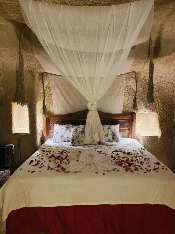 Айвали: Ela cave house