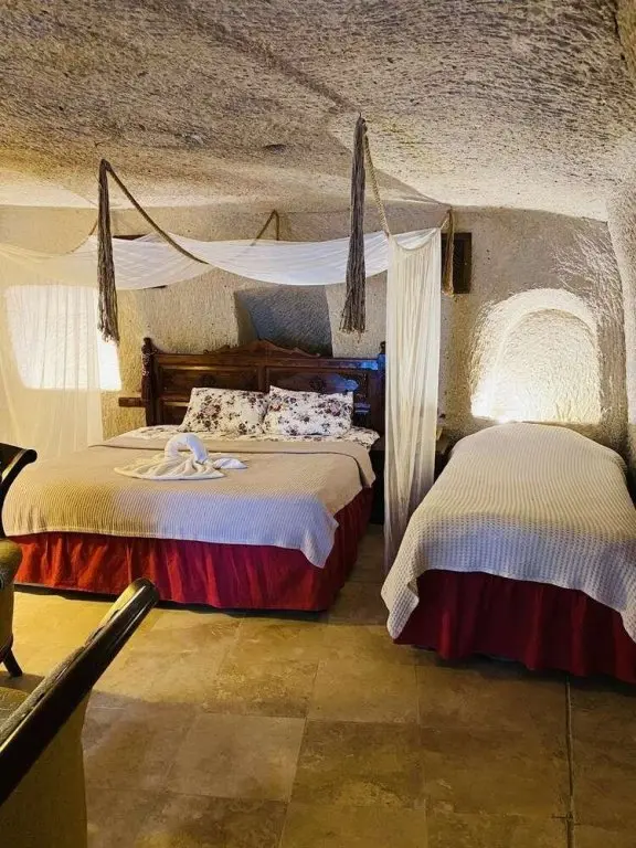 Айвали: Ela cave house