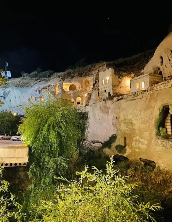Айвали: Ela cave house