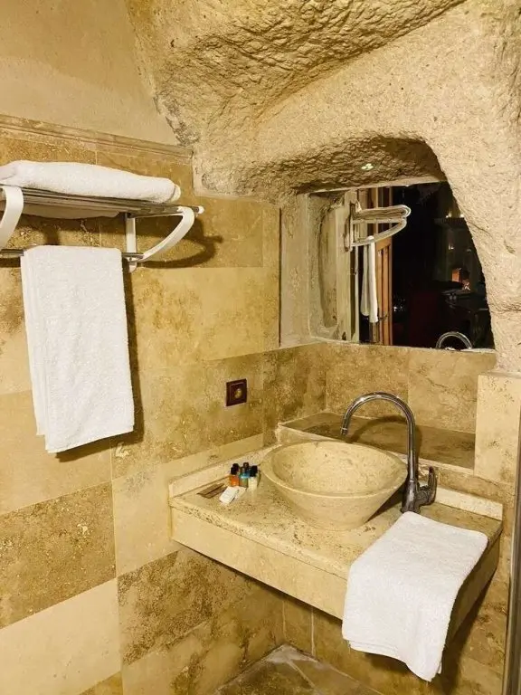 Айвали: Ela cave house