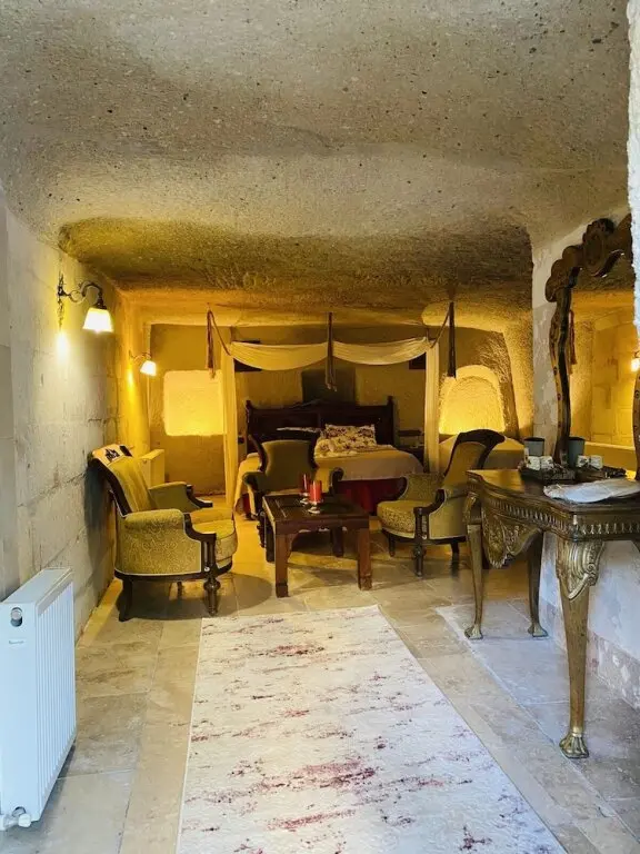 Айвали: Ela cave house