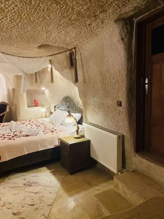 Айвали: Ela cave house