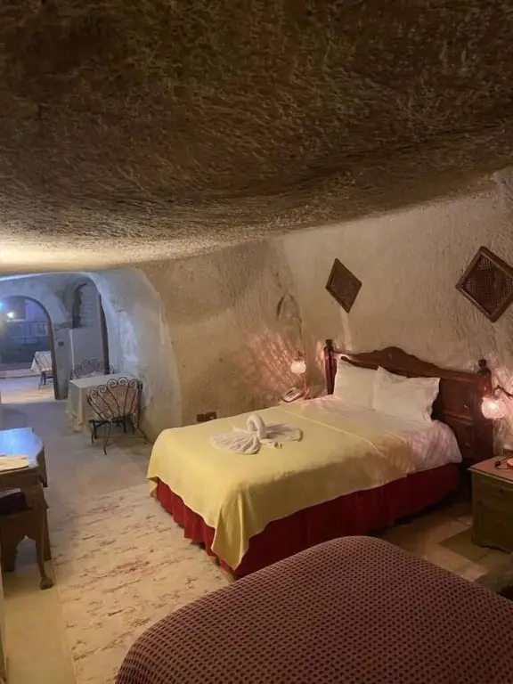 Айвали: Ela cave house