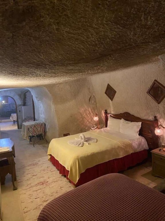 Айвали: Ela cave house