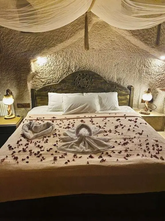 Айвали: Ela cave house