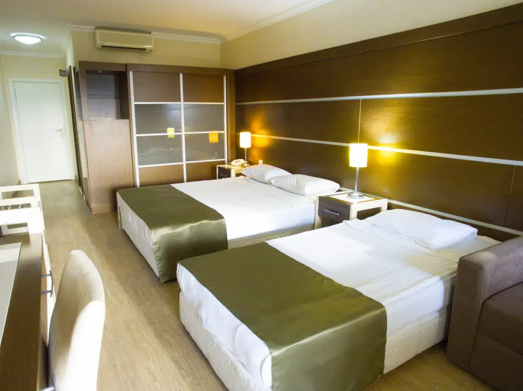 Акьярлар: Asr-I Ala Hotel