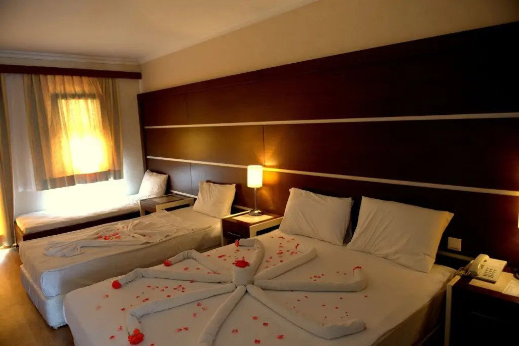Акьярлар: Asr-I Ala Hotel