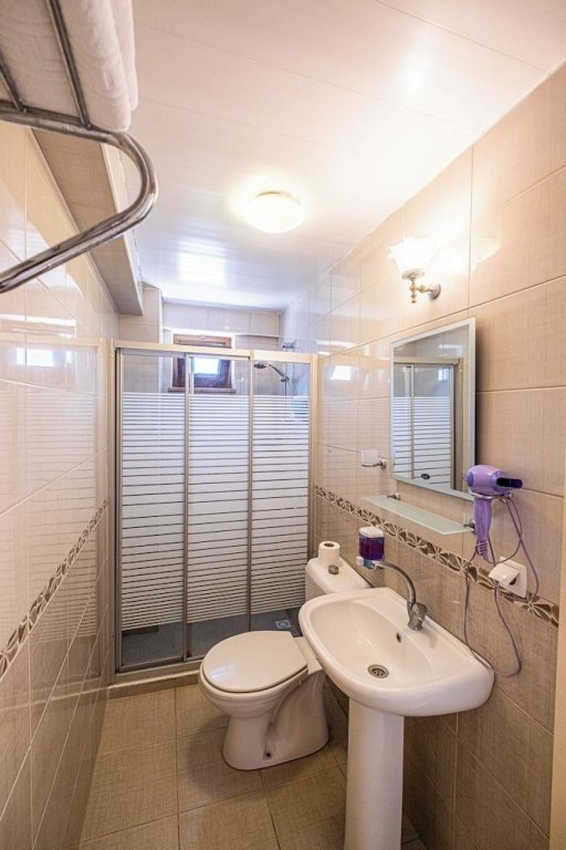 Бозджаада: Heredot Otel
