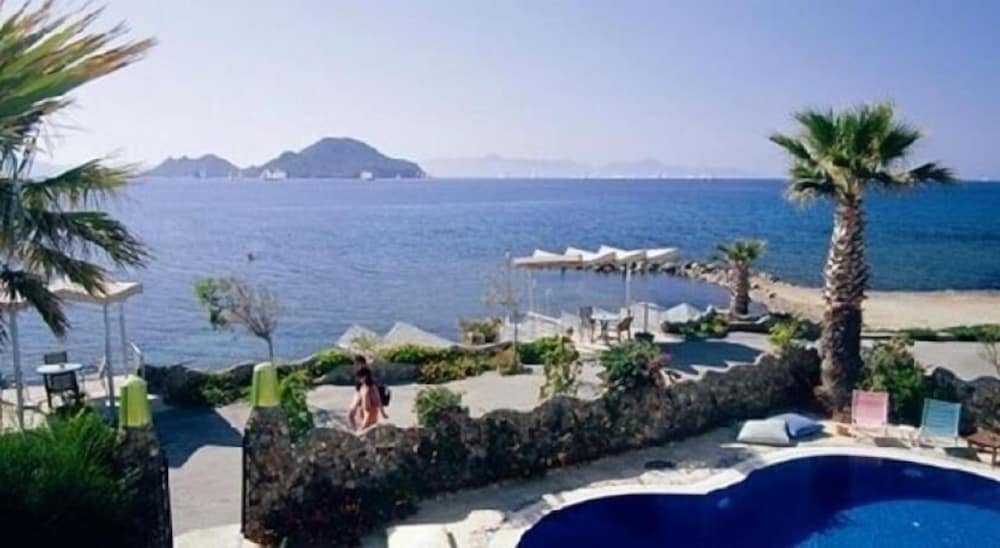 Тургутрейс: Maira Beach