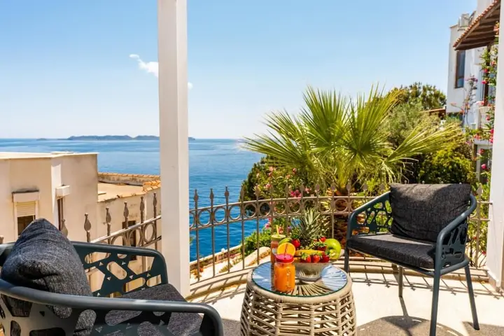 Анталья: Lovely Flat 300 m to Beach With Shared Pool in Kas
