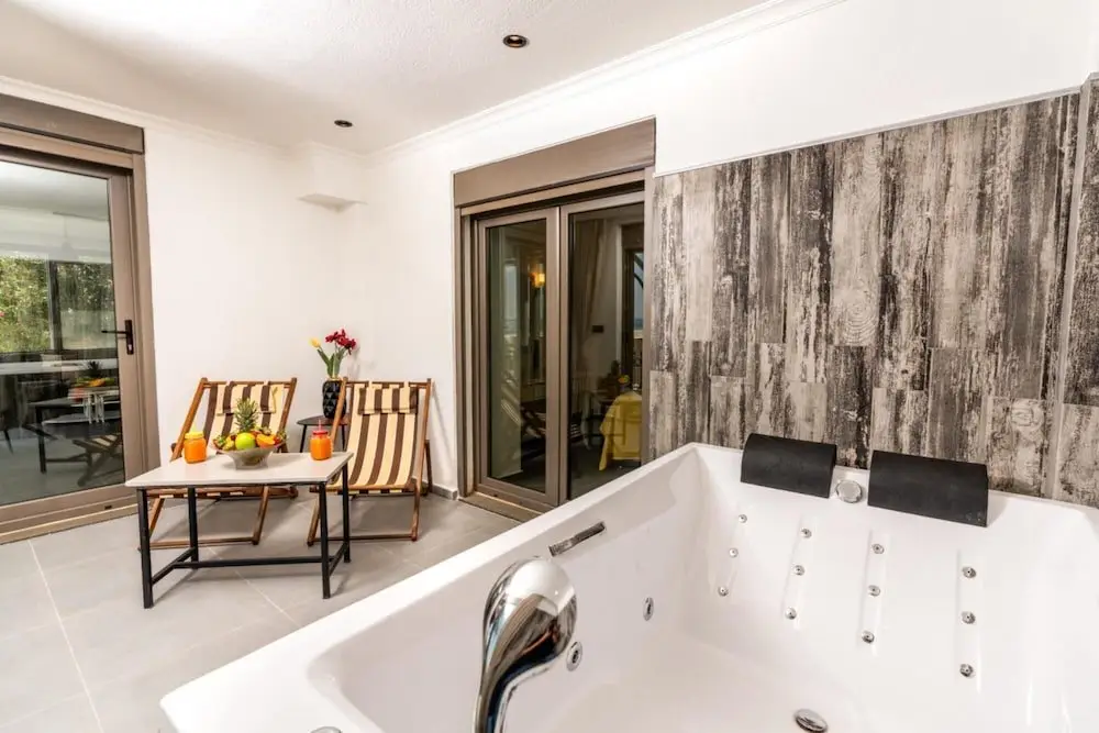 Анталья: Lovely Flat 300 m to Beach With Shared Pool in Kas