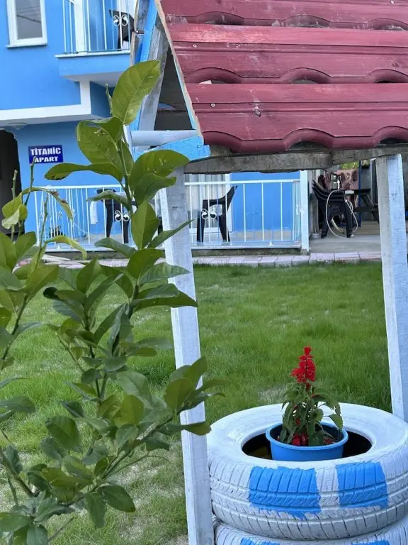 Памуккале: The Titanic House