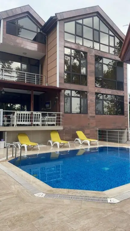 Увезпинар: Serene Luxury Villa With Private Pool in Yalova