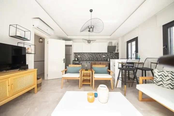 Бодрум: House With Balcony 1 Min to Beach in Bodrum