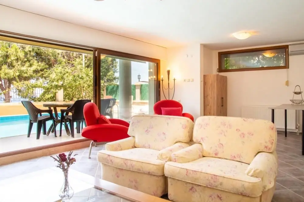 Чешме: Enchanting Villa With Backyard in Cesme Near Beach