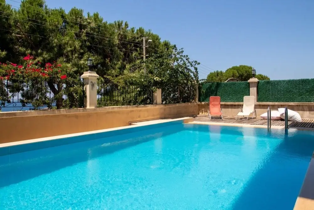 Чешме: Enchanting Villa With Backyard in Cesme Near Beach