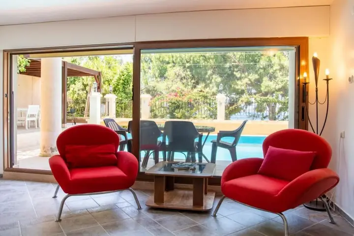 Чешме: Enchanting Villa With Backyard in Cesme Near Beach