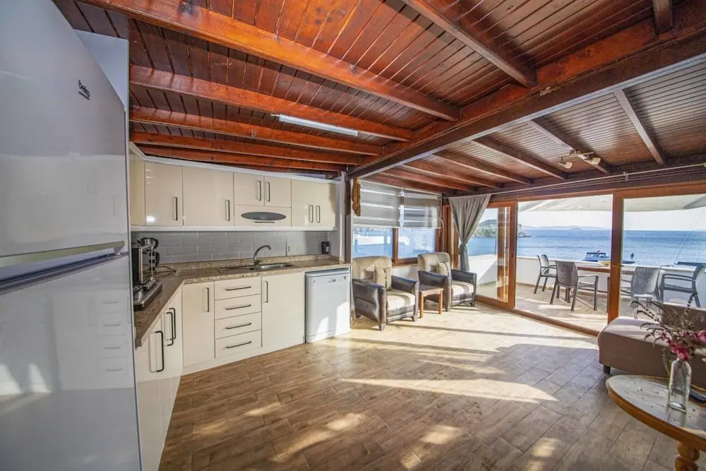 Гюмюшлюк: Seaside House With Refreshing View in Gumusluk