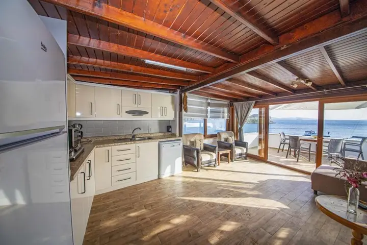 Гюмюшлюк: Seaside House With Refreshing View in Gumusluk