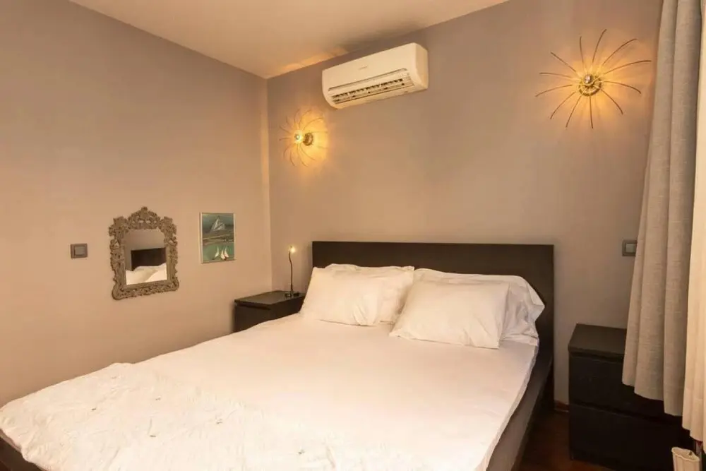 Стамбул: Stylish Home With a Book Collection Near Taksim