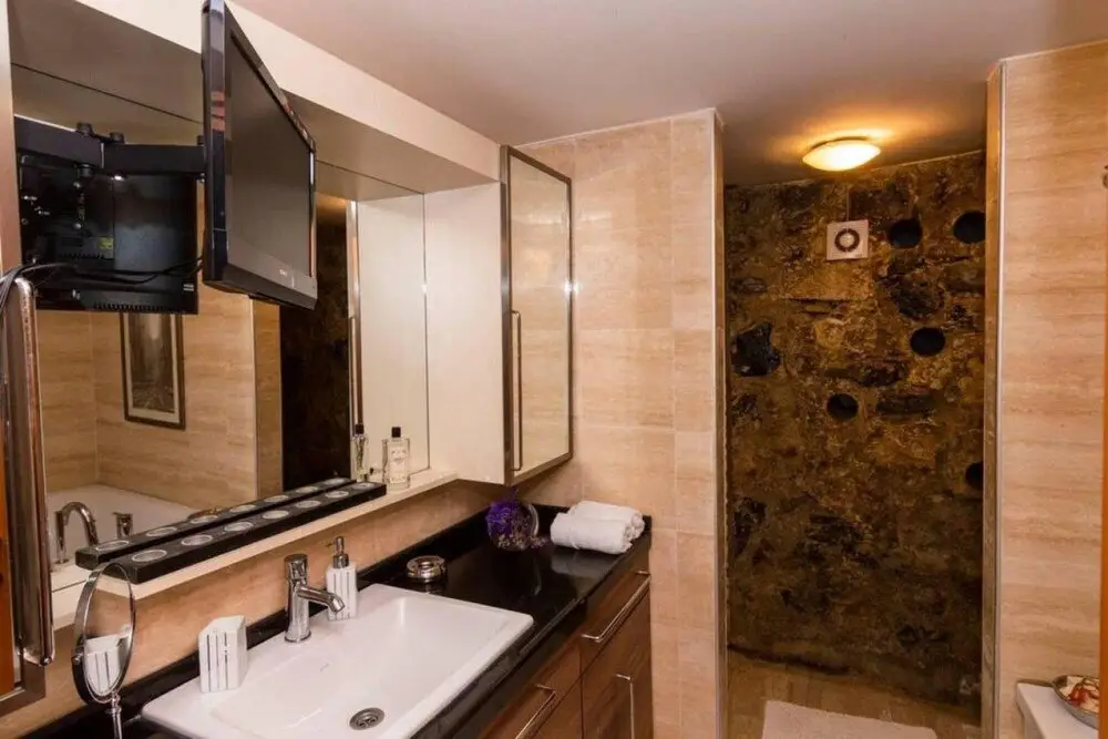 Стамбул: Stylish Home With a Book Collection Near Taksim