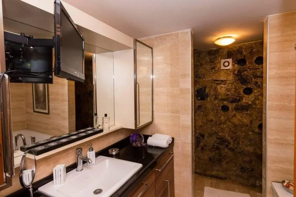 Стамбул: Stylish Home With a Book Collection Near Taksim