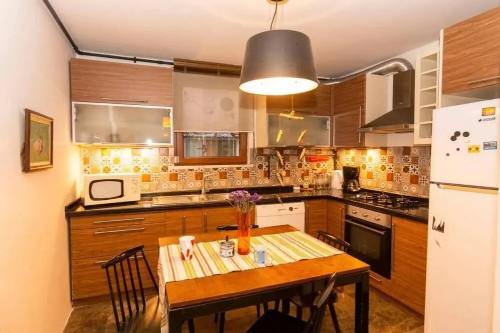 Стамбул: Stylish Home With a Book Collection Near Taksim
