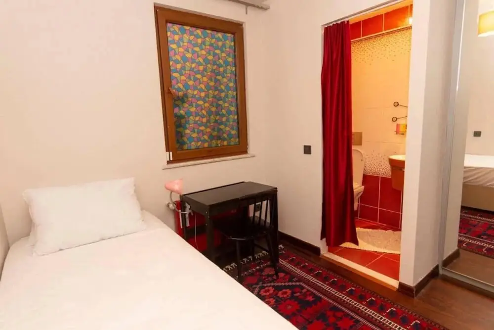Стамбул: Stylish Home With a Book Collection Near Taksim
