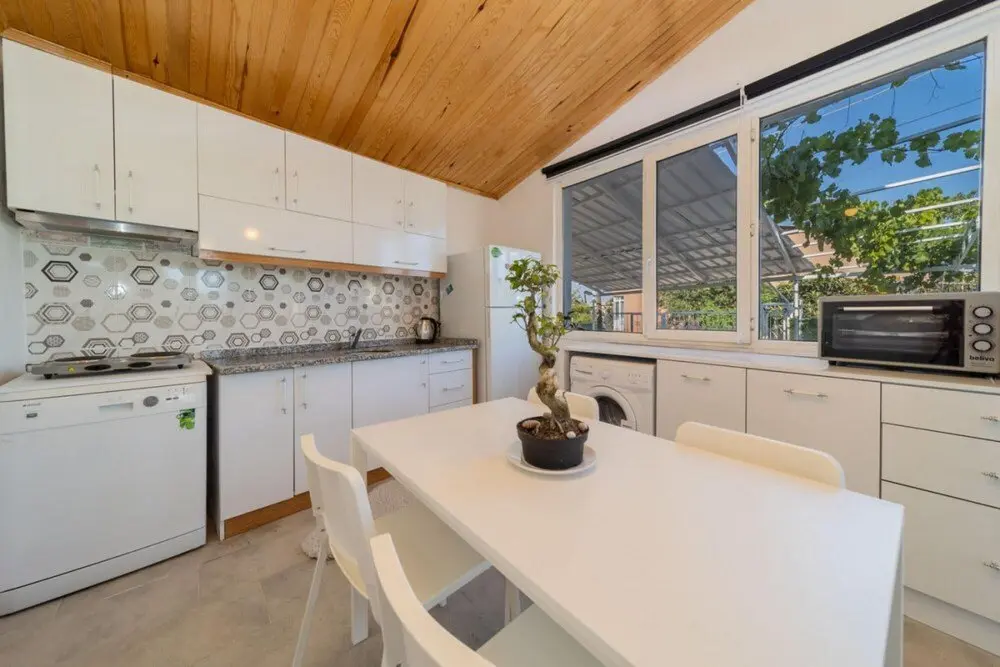 Анталья: Serene House With Sea View and Garden in Muratpasa