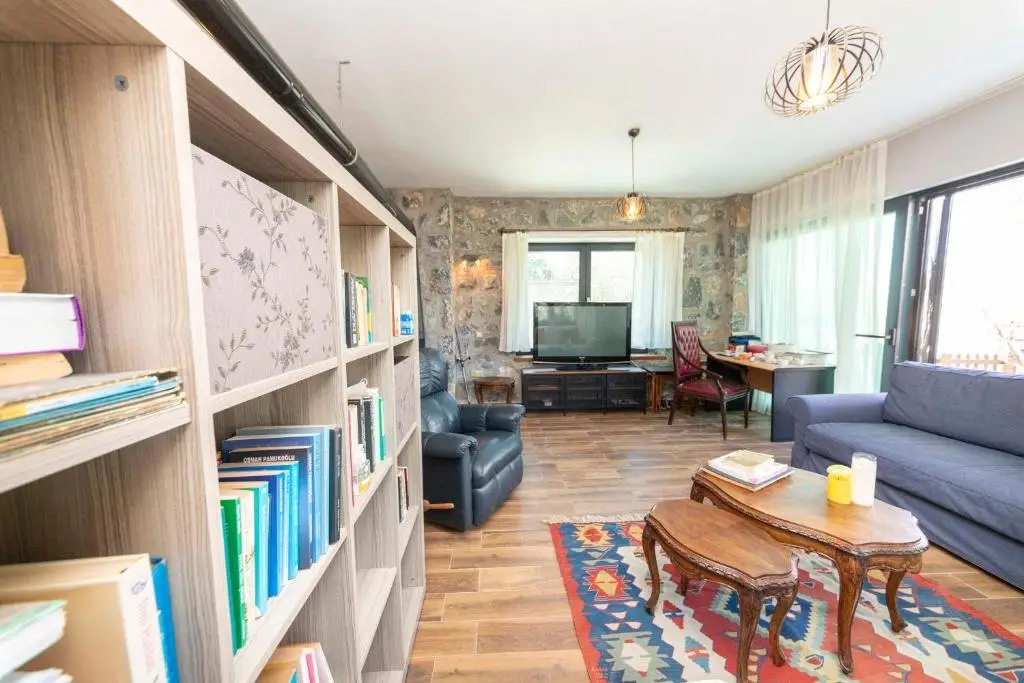 Гюверджинлик: Eclectic Studio Apartment Near Sea in Bodrum