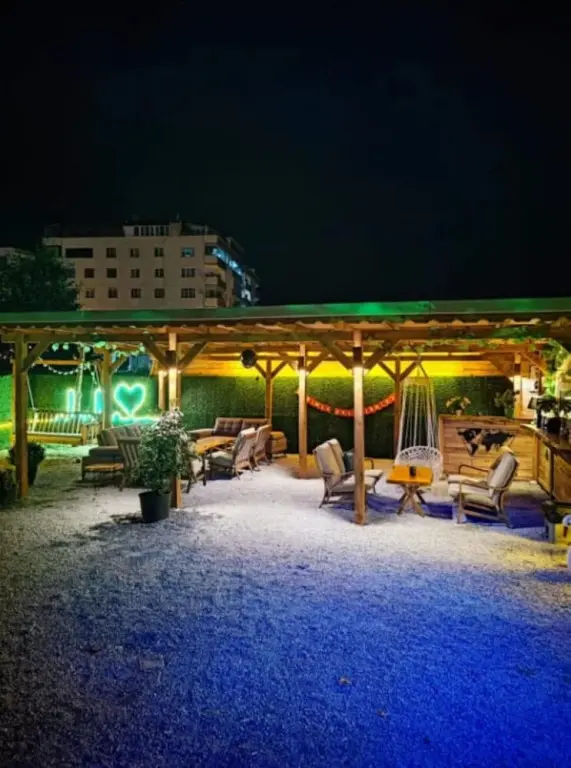 Увезпинар: Bungalow With Shared Garden Near Beach in Cinarcik