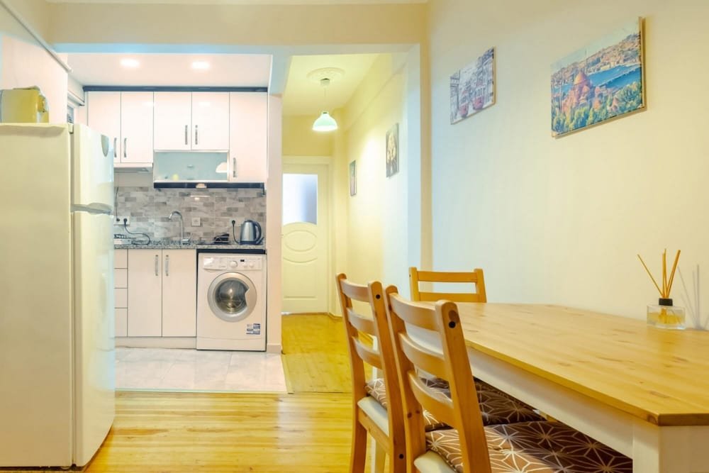 Стамбул: Central Flat With Balcony 700 m to Taksim Square