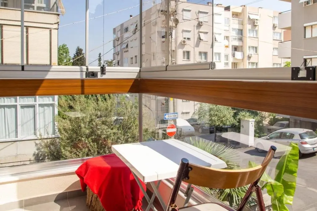 Измир: Pleasant and Central Flat With Balcony in Izmir