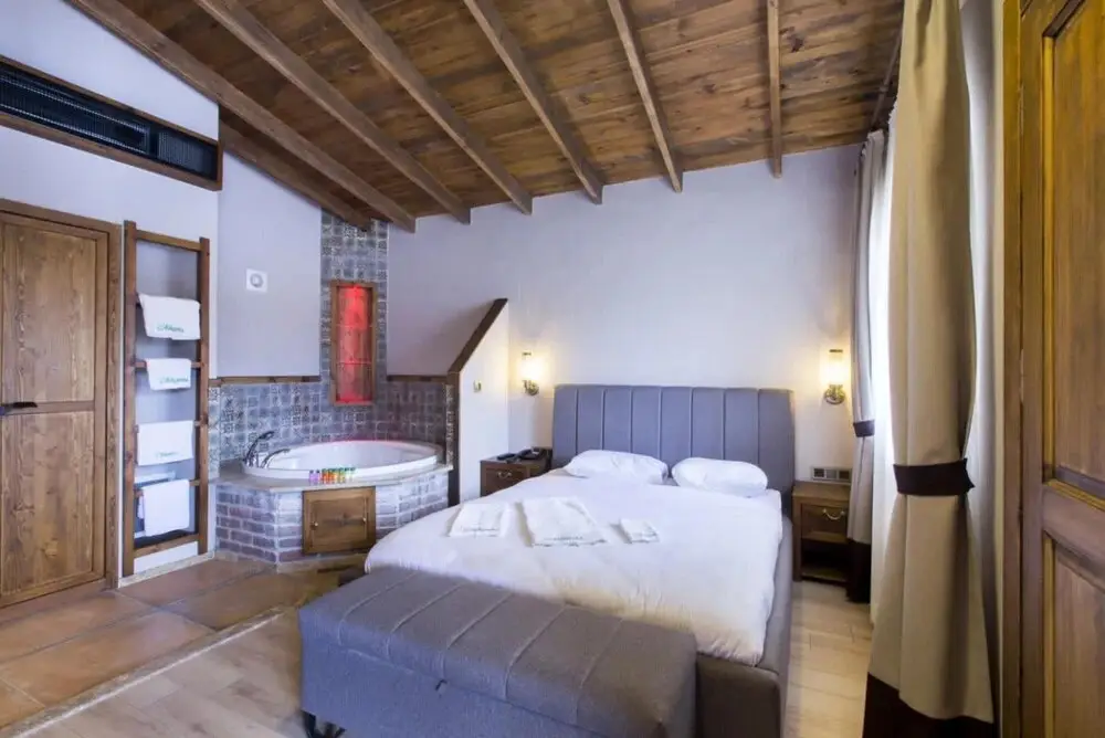 Карамюрсель: Luxurious Suits With Private Pool and Jacuzzi