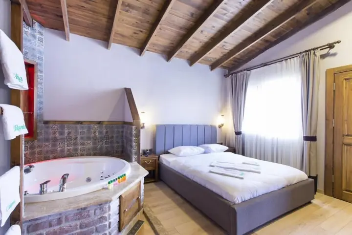 Карамюрсель: Luxurious Suits With Private Pool and Jacuzzi