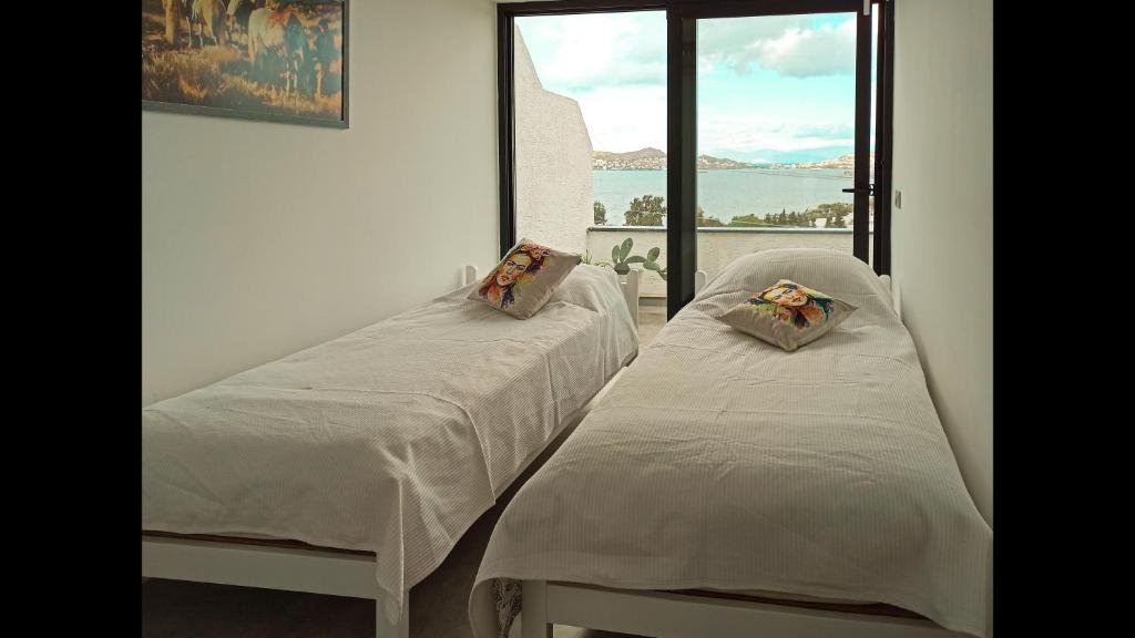 Яликавак: 3 Bedroom Villa With Great View Walking Distance to Yalikavak Marina
