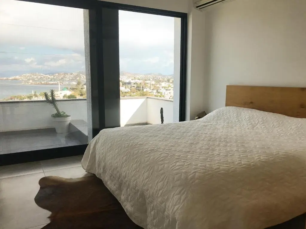 Яликавак: 3 Bedroom Villa With Great View Walking Distance to Yalikavak Marina