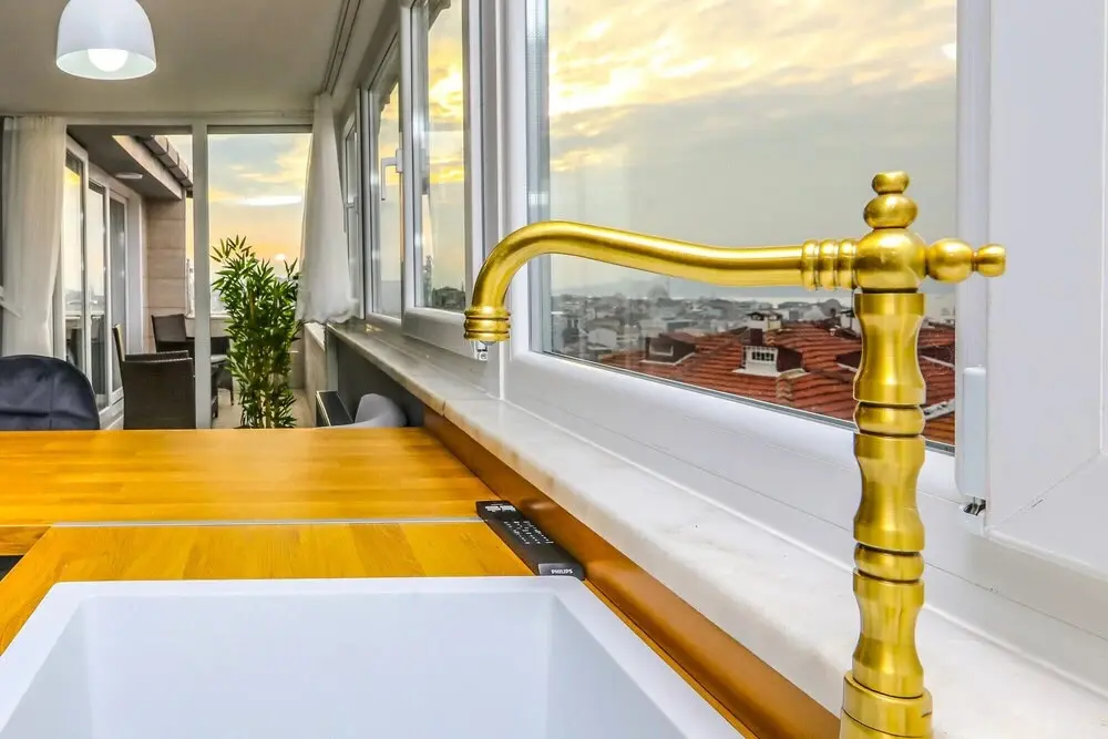 Стамбул: Vibrant Flat 500 m to Uskudar Ferry Station