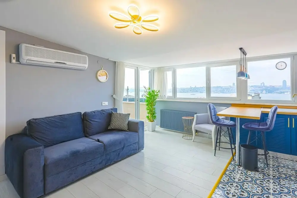 Стамбул: Vibrant Flat 500 m to Uskudar Ferry Station