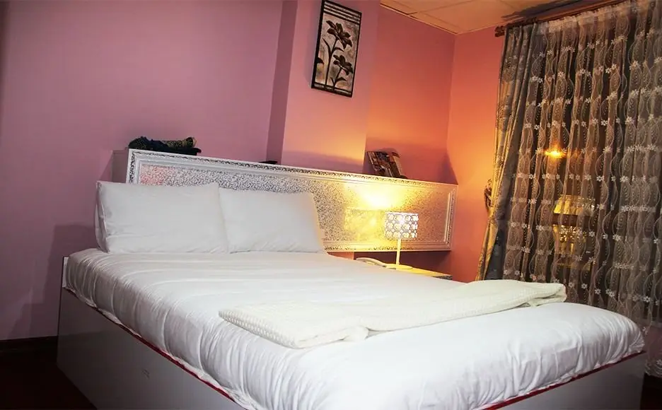 Эрменек: Konerkon Otel Plaza