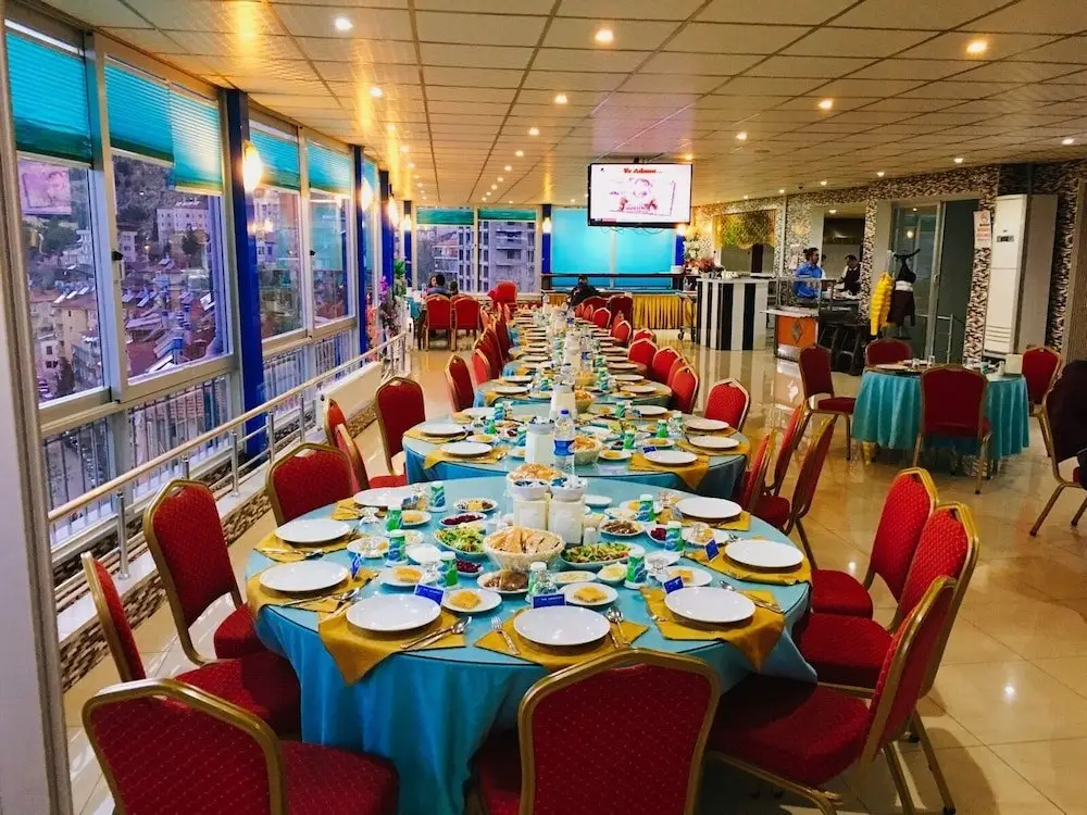 Эрменек: Konerkon Otel Plaza