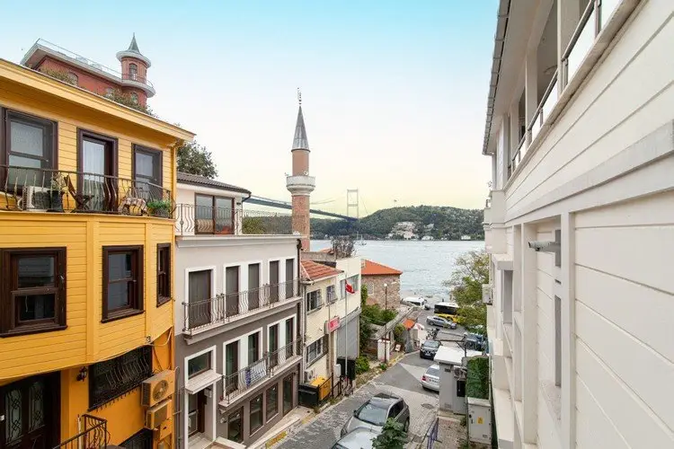 Стамбул: Jonathan | Sariyer