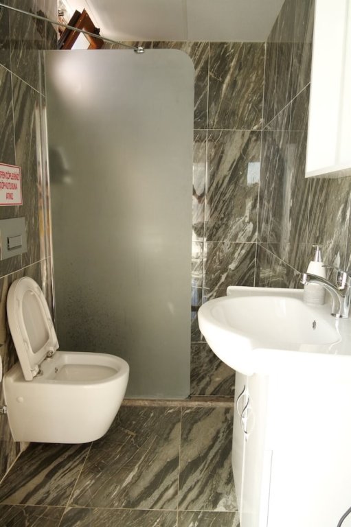 Кыйыкёй: Li̇mon Otel Kiyiköy